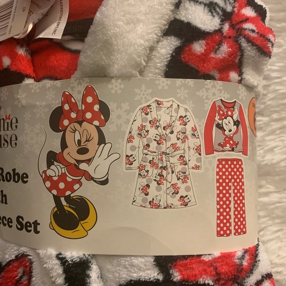 Minnie Mouse Robe & Pajamas - Picture 4 of 4